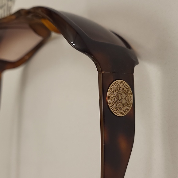 New never used Versace Sunglasses - Picture 3 of 8